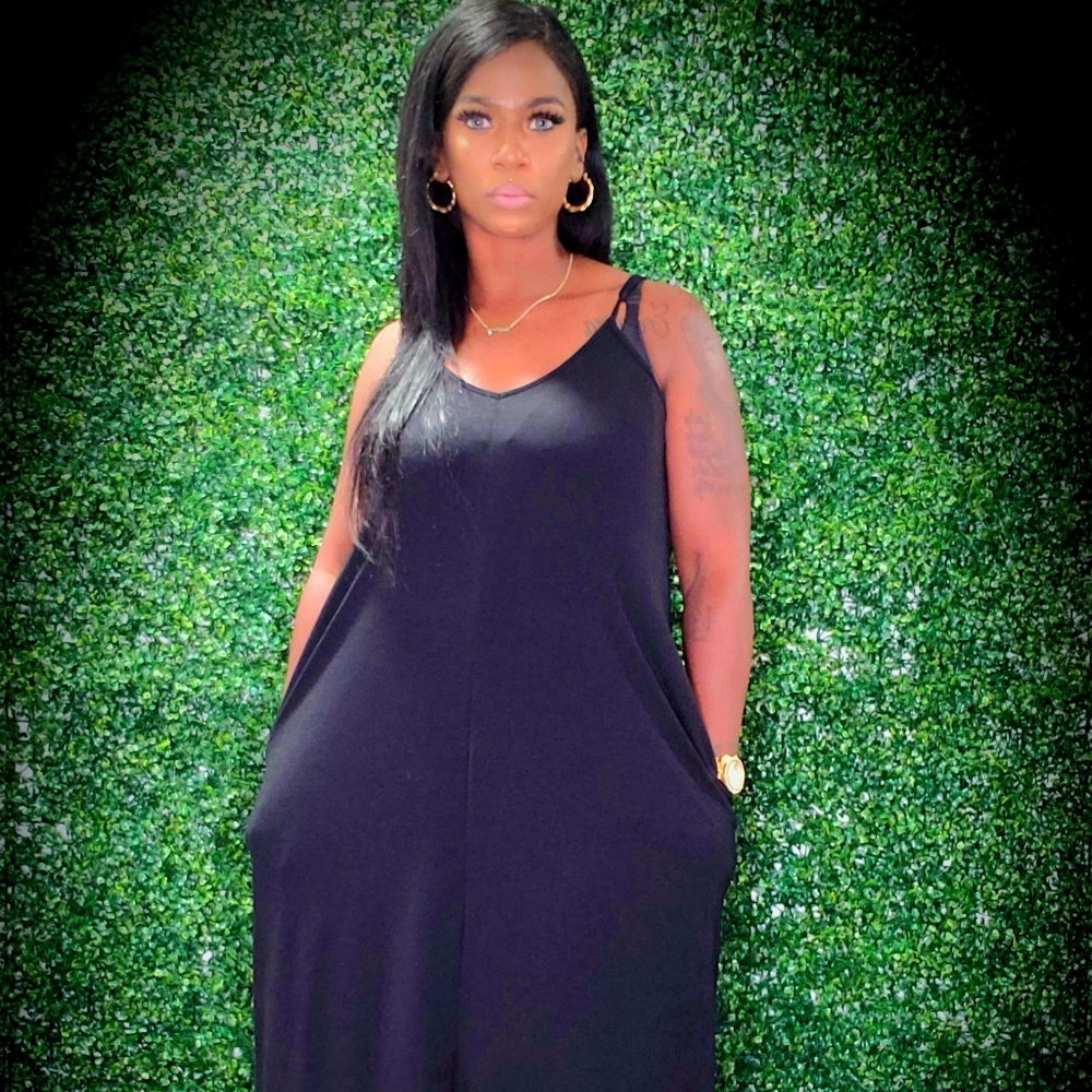 V-Neck CamiMaxi Dress With Pockets🛍